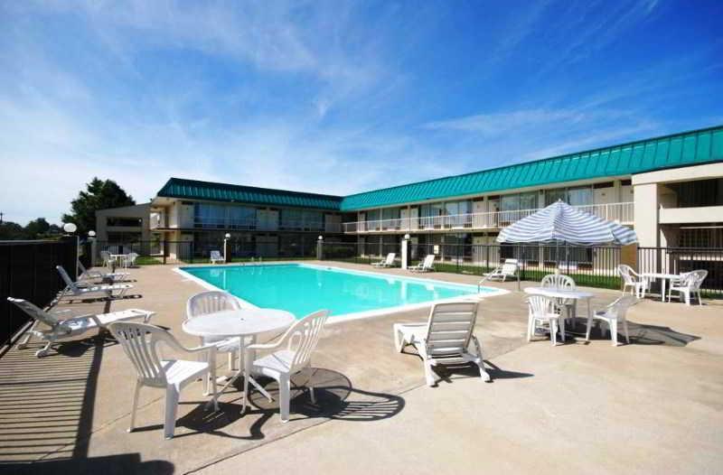 Red Roof Inn & Suites Cave City Eksteriør billede